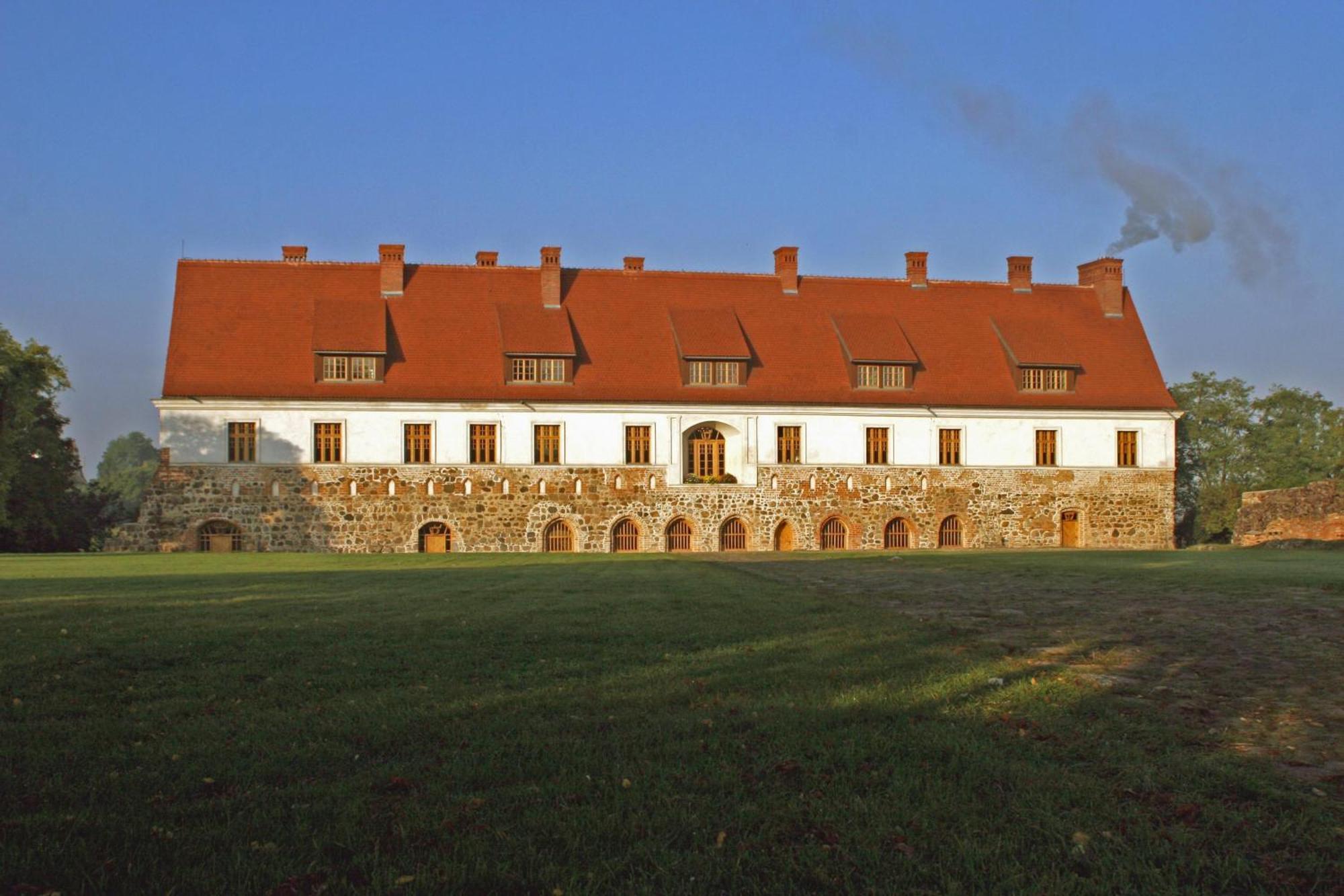 Klasztor Cedynia Hotel Exteriör bild